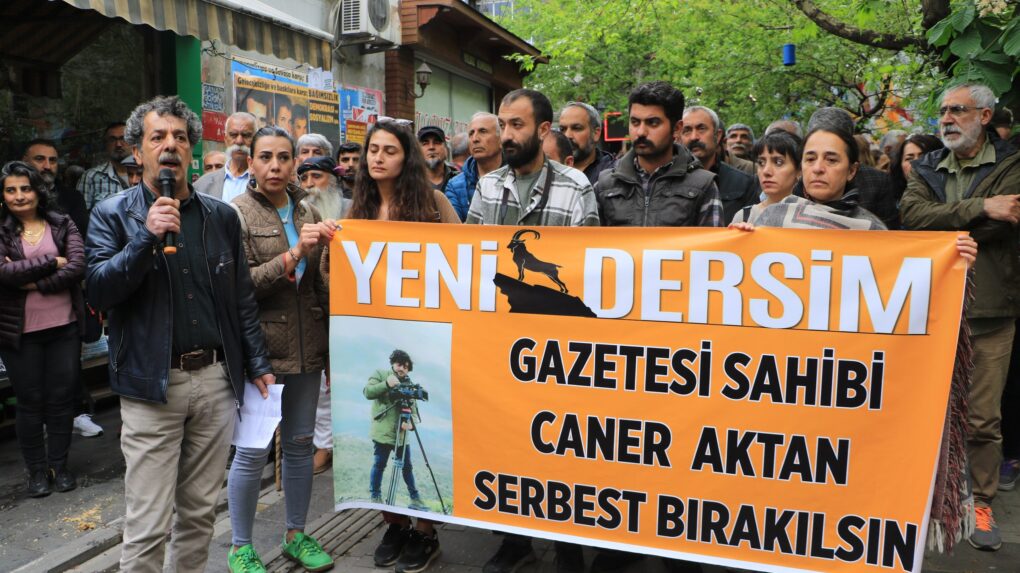 Gazeteci Caner Aktan’ın gözaltına alınması Dersim’de protesto edildi